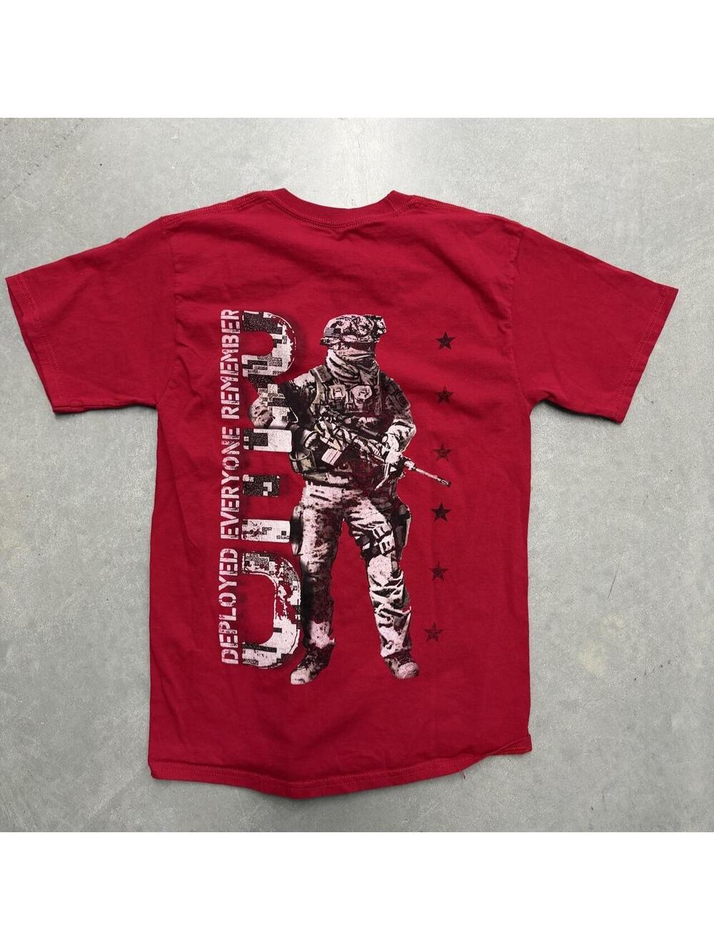 2000s 1 Nation Deployed Every One Remembered Military Graphic T Shirt Red Small